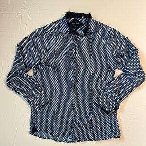 L slim fit. Casual/Dress shirt. Great condition